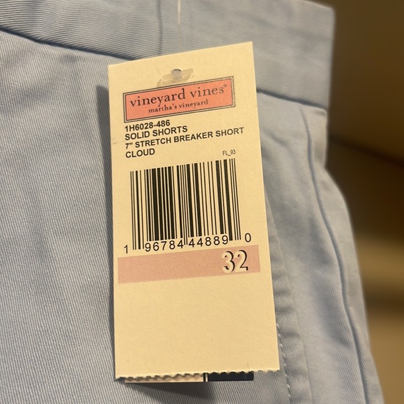 Vineyard Vines Classic Fit 7” Breaker Short - Picture 2 of 3